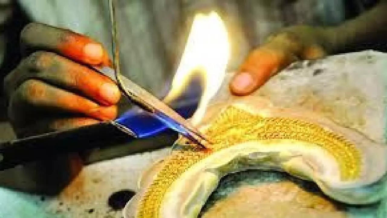 PC Jeweller to empower 1,000 UP goldsmiths as entrepreneurs PC Jeweller to empower 1,000 UP goldsmiths as entrepreneurs