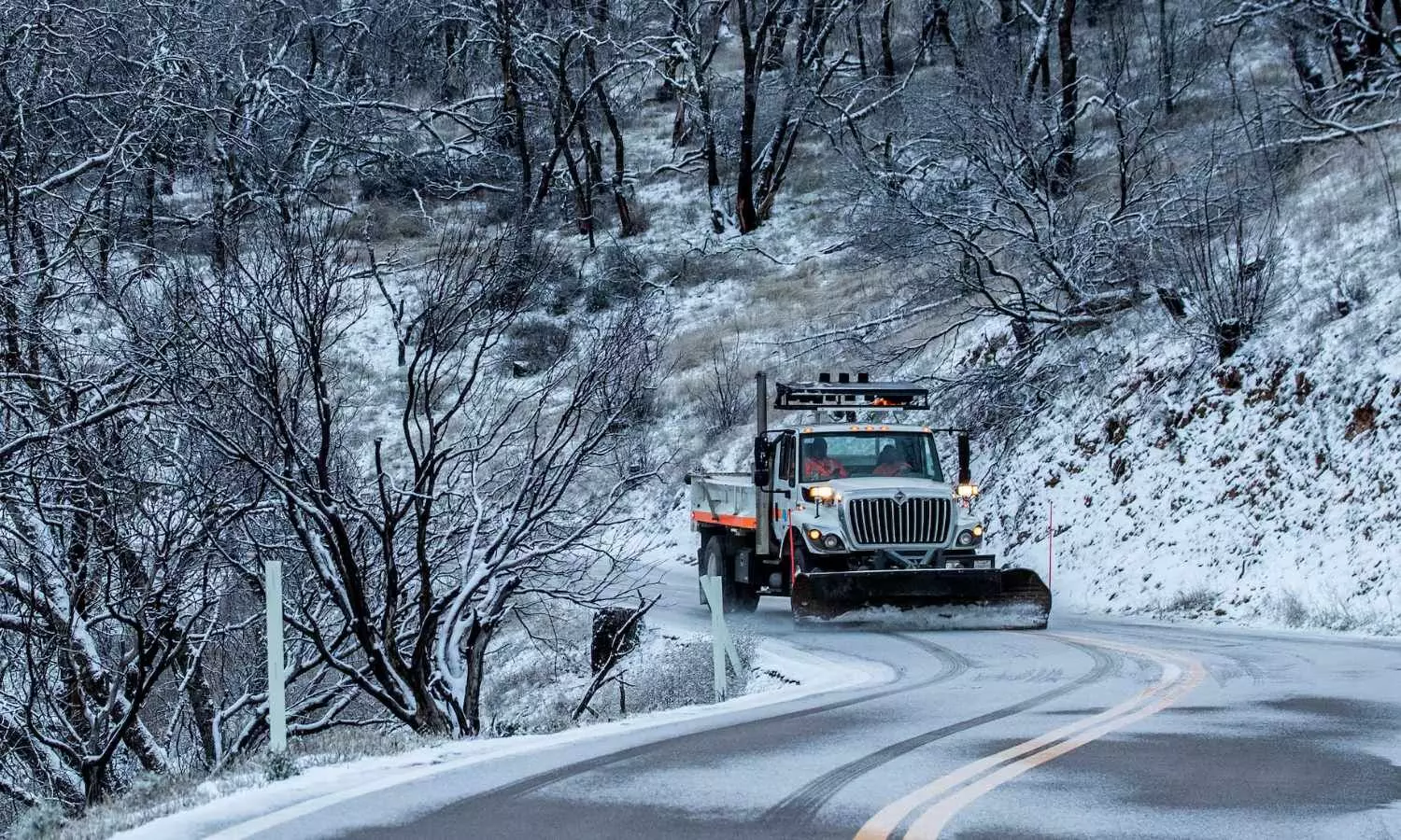 US Winter Storm Alerts: Alaska Faces 20-Inch Snow, Colorado Mountain Passes Closed, Illinois Roads Slammed US Winter Storm Alerts: Alaska Faces 20-Inch Snow, Colorado Mountain Passes Closed, Illinois Roads Slammed