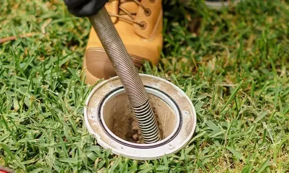 How Experienced Plumbers Safely Unclog Stubborn Drains