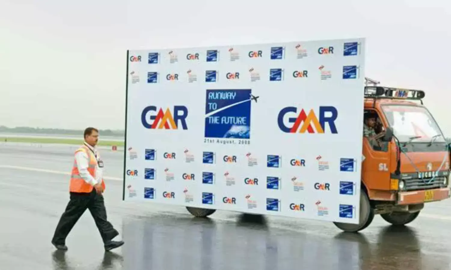 GMR Airports Plans to Raise $245 Million with Long-Term Bond Sale for Debt Refinancing