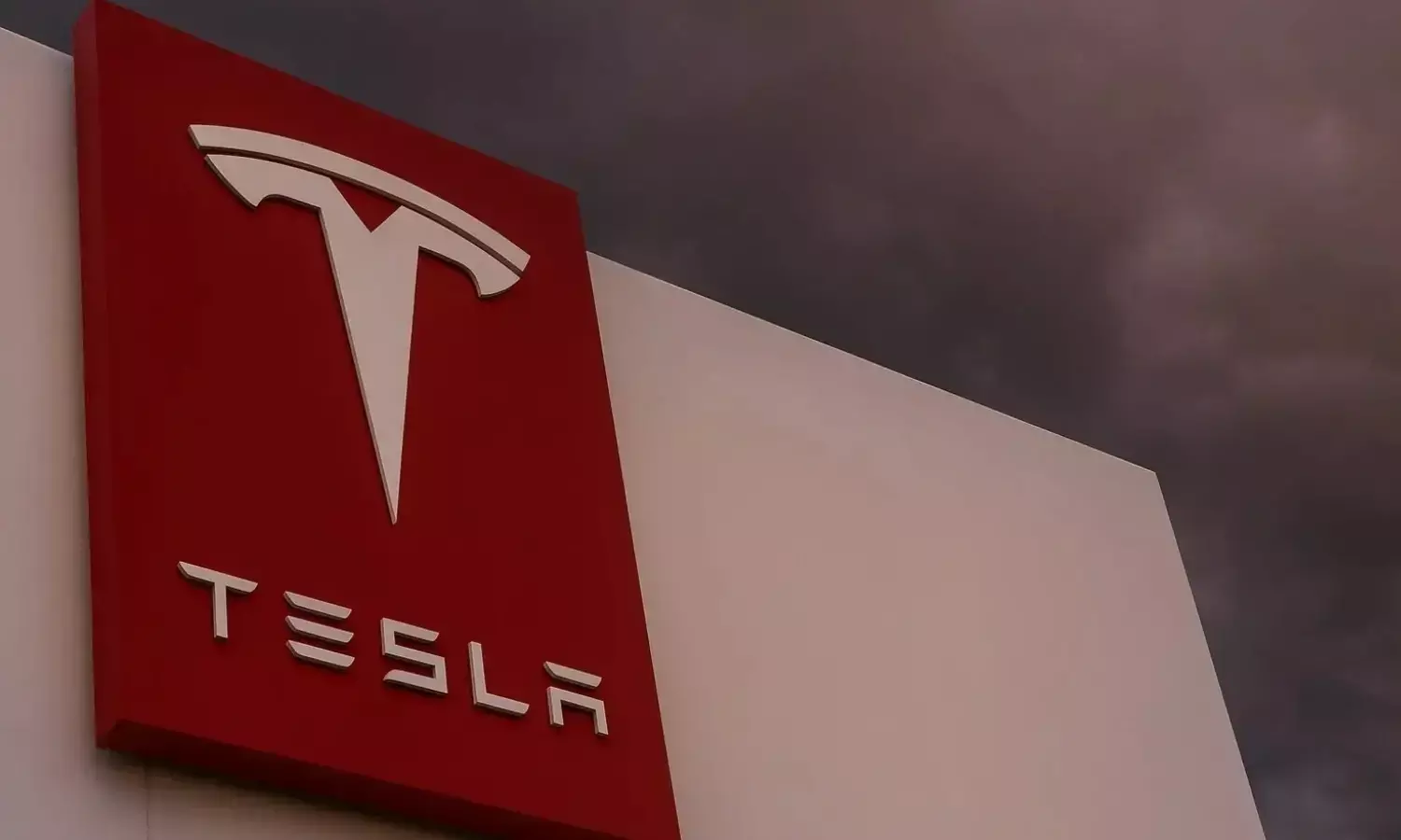 Air Products, Marvell, Tesla, and Netflix are the Biggest U. S. Stock Losers Today.(December 9, 2025)