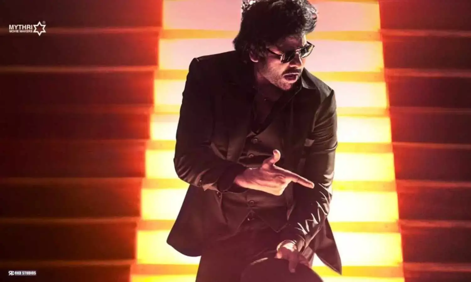 Pawan Kalyan’s Mass Dance in “Dekhlenge Saala” Promo Goes Viral