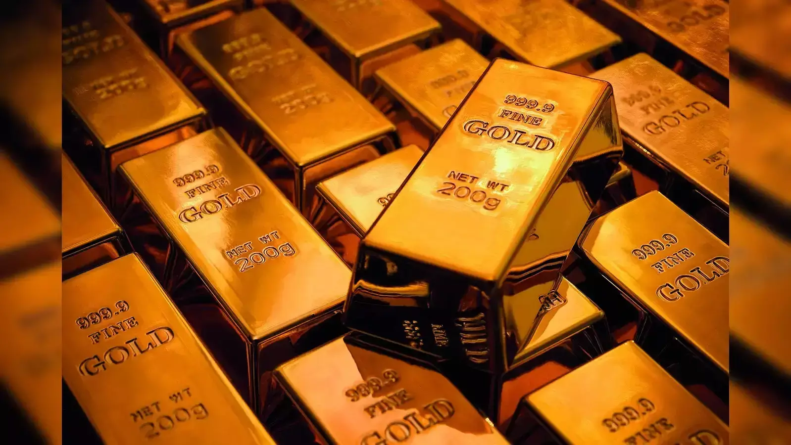 Gold Prices Dip After Divided Fed Rate Cut Vote; Silver Soars to Fresh All-Time High