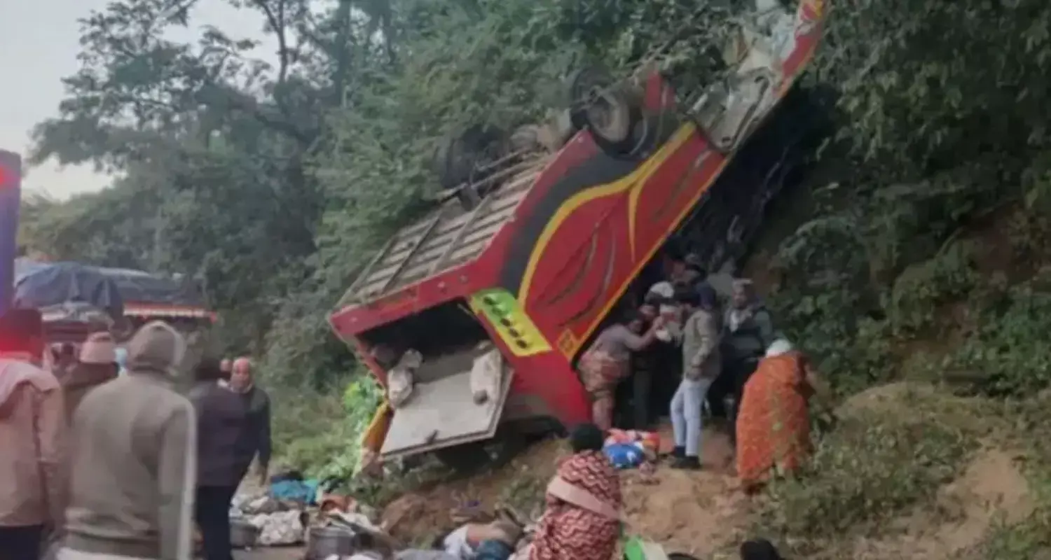 Bus Plunges into Gorge: Nine Killed, 15 injured Bus Plunges into Gorge: Nine Killed, 15 injured