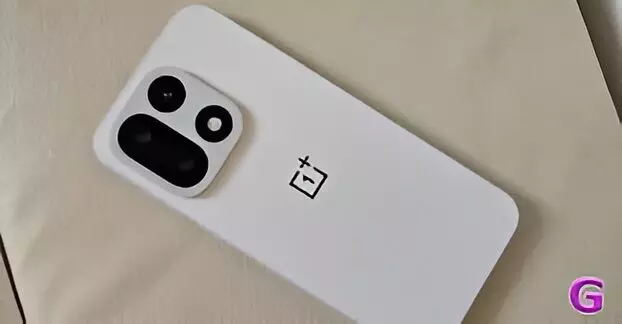 OnePlus 15R to Debut With 32MP Autofocus Selfie Camera in R Series: Launch, Specs and Features Revealed OnePlus 15R to Debut With 32MP Autofocus Selfie Camera in R Series: Launch, Specs and Features Revealed