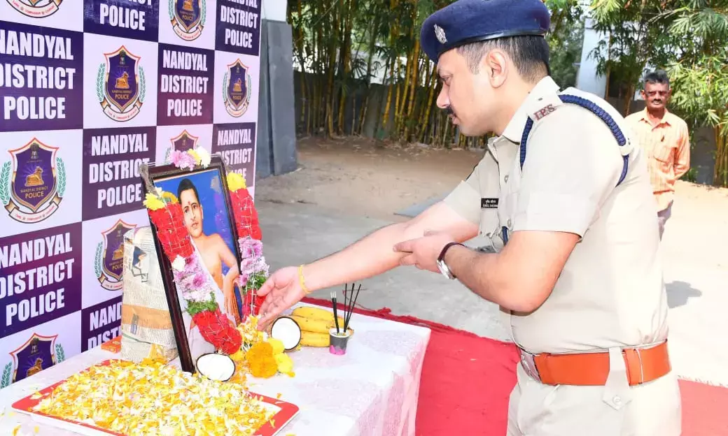 Police pay tributes to Amarajeevi Potti Sriramulu