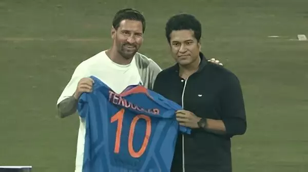 A 10/10 Evening: Mumbai Showers Love on Lionel Messi and Sachin Tendulkar A 10/10 Evening: Mumbai Showers Love on Lionel Messi and Sachin Tendulkar