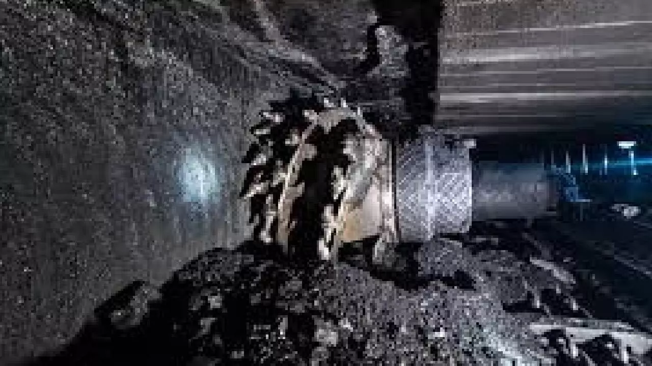 Panel for easing clearances for underground coal mining Panel for easing clearances for underground coal mining