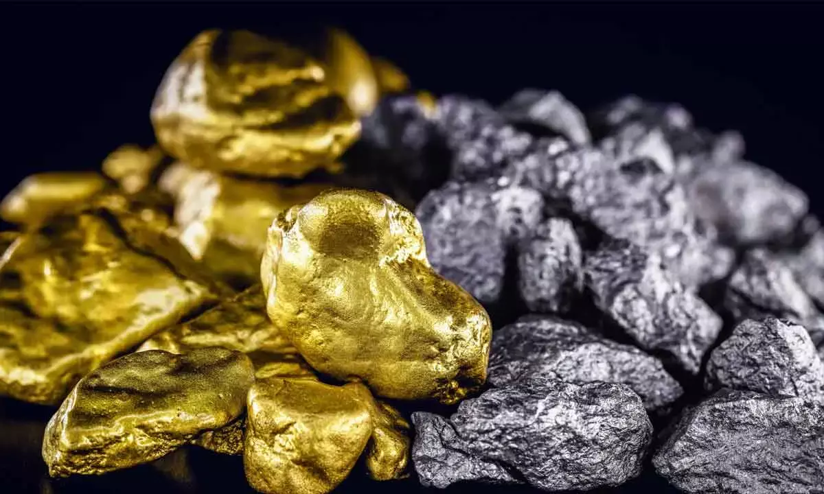 Gold surges Rs 4,000, silver remains flat