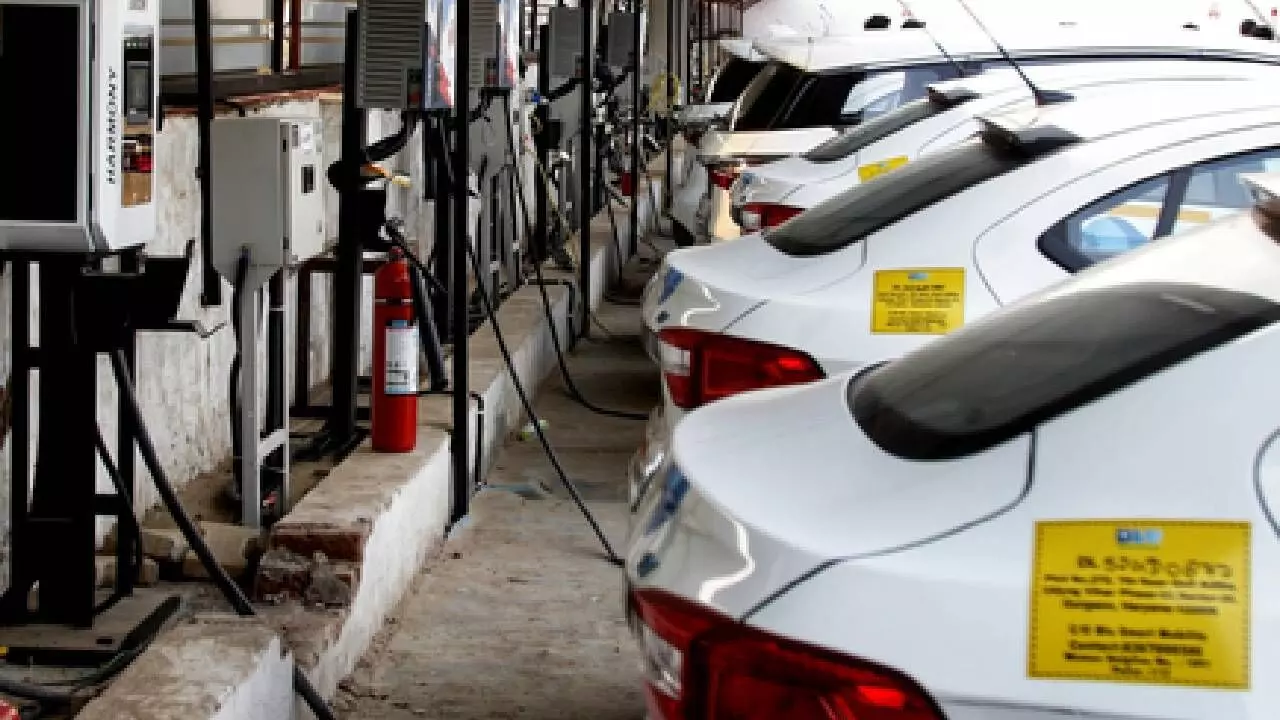 Indias EV sales expected to reach 22 mn by 2035: Report Indias EV sales expected to reach 22 mn by 2035: Report