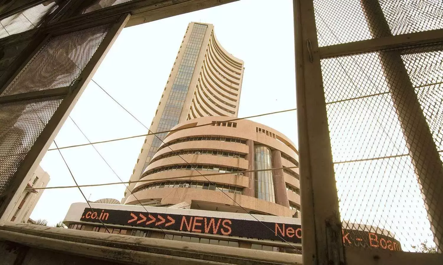 Top Stock Losers and Gainers on Dec 17: Garden Reach, PB Fintech, Akzo Nobel Insights