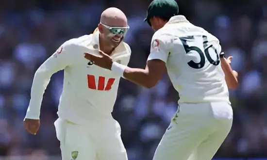 Australia vs England, Ashes Third Test Day 2: England Reeling After Early Collapse as Snicko Controversy Steals Spotlight