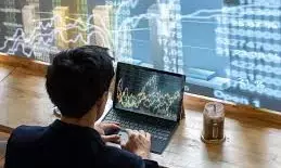 Stock Market Today: Trade Setup for Nifty 50 to Rupee; 8 Stocks to Buy or Sell on Thursday, December 18, 2025