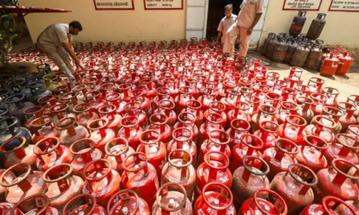 Commercial LPG price jumps by Rs 111