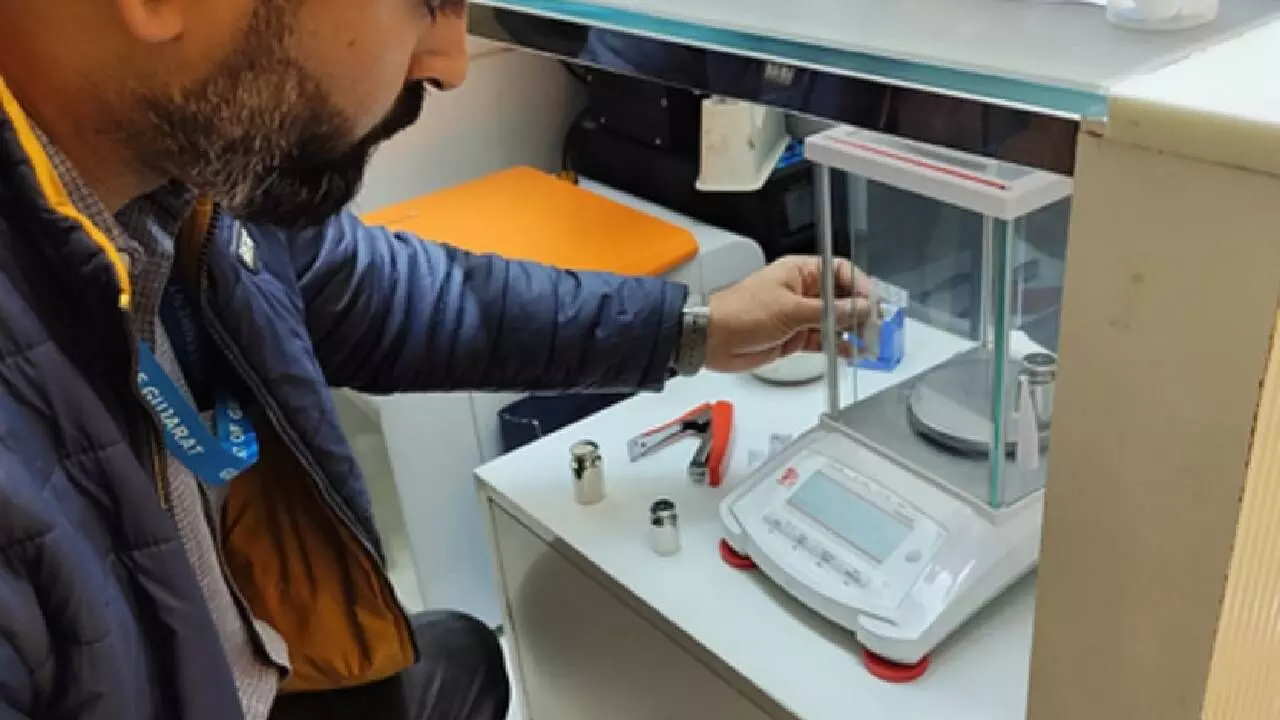 Surprise checks at gold-silver shops in Gujarat; 253 cases of irregularities found Surprise checks at gold-silver shops in Gujarat; 253 cases of irregularities found