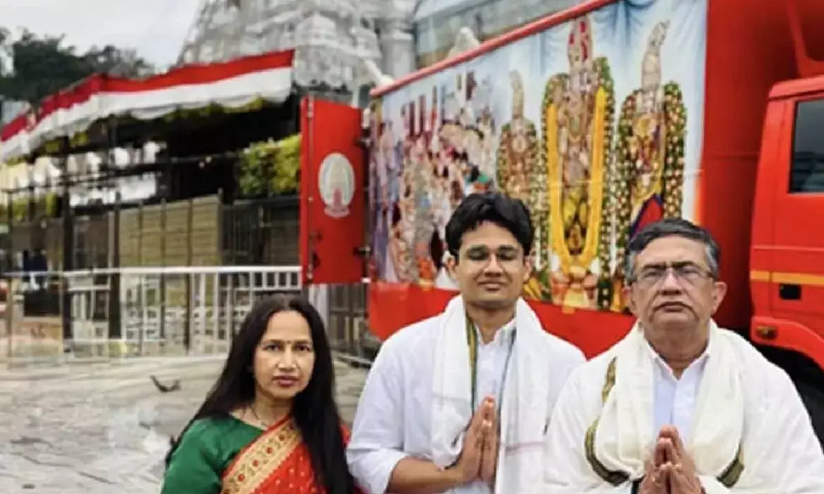 NSE chief visits tirumala before ipo