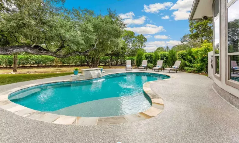 Best Swimming Pool Builders in Houston, TX – Custom Pools & Outdoor Living by Fluid Pool Designs