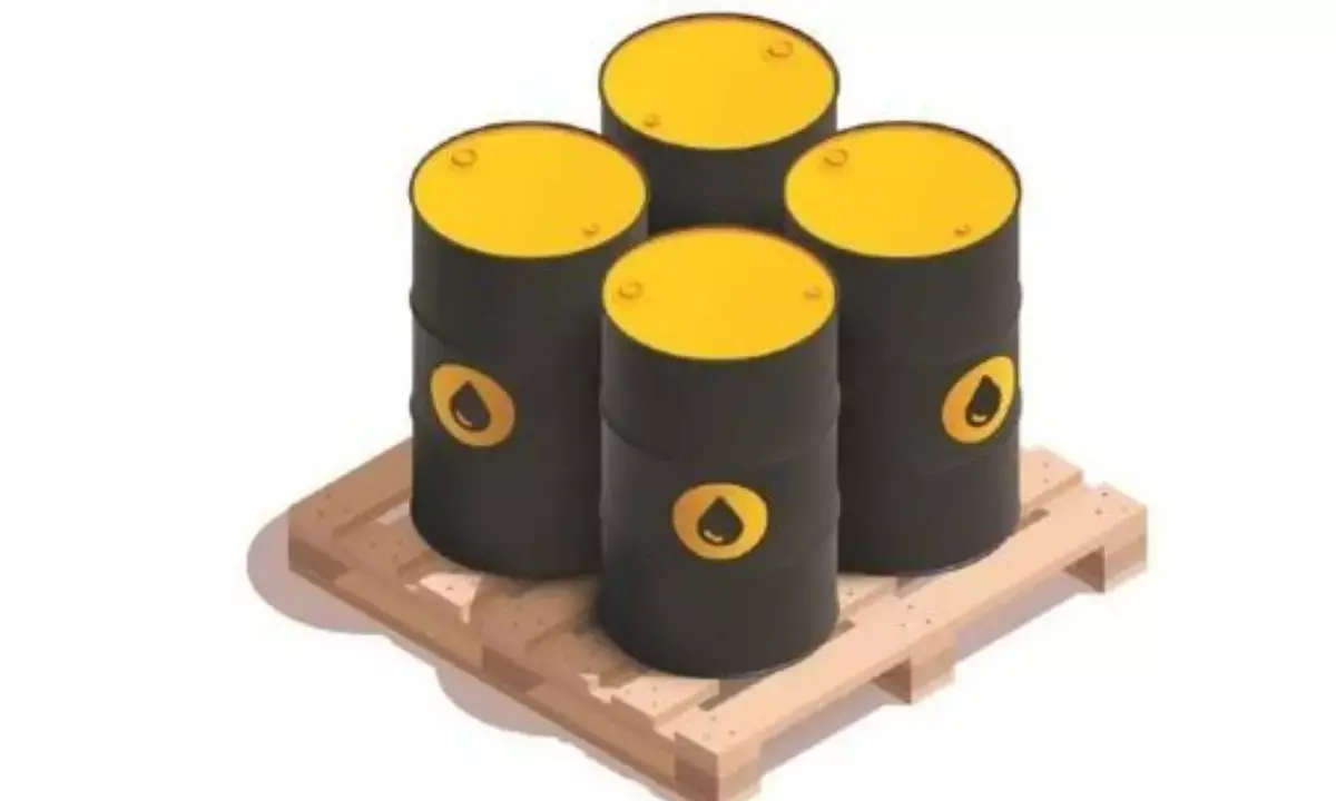 Oil output falls 8% yrly without investment