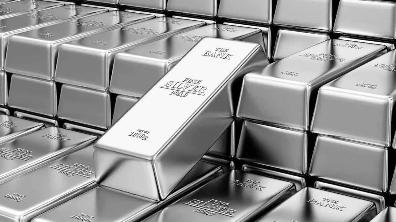 Silver breaches Rs 4 L/kg mark