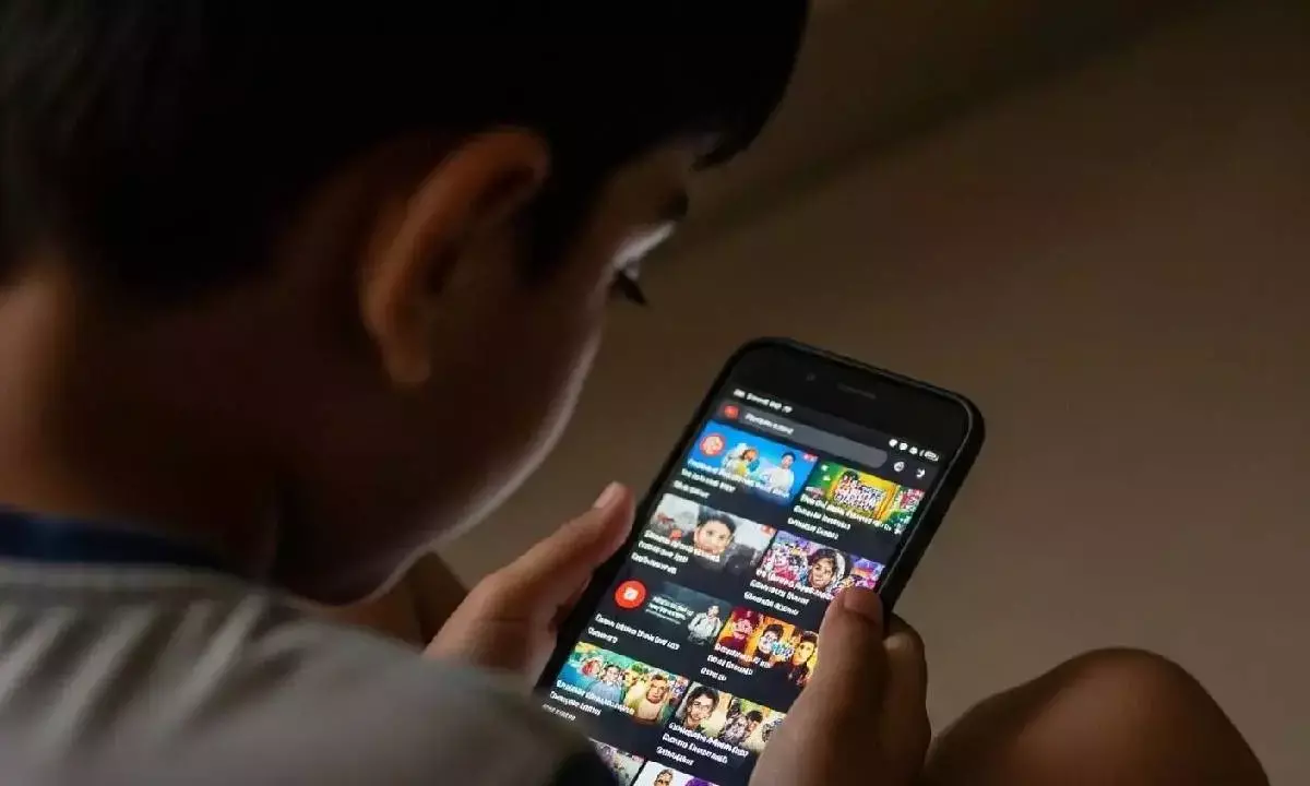 Survey: Put age bar on social media