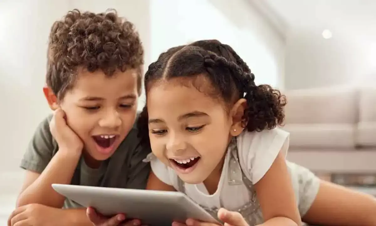 Younger siblings clock more screen time than firstborns: Study