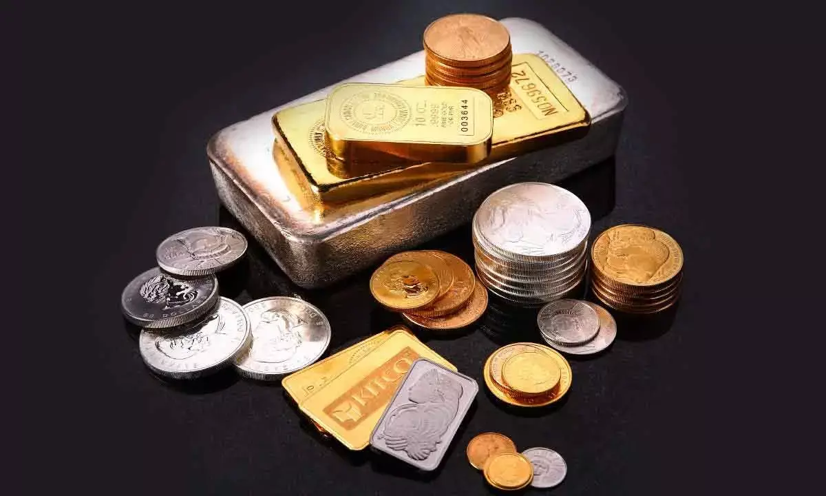 Gold falls Rs 400; silver remains flat