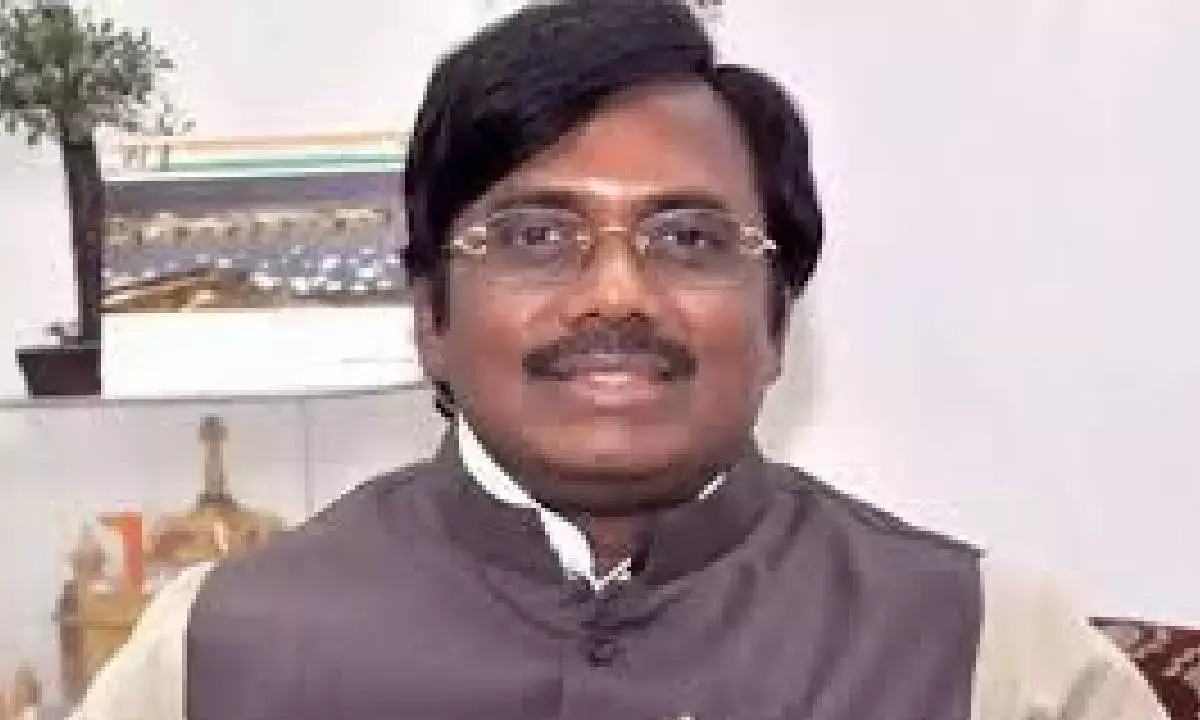 No political struggle in KCR family but only fight over assets: Vivek