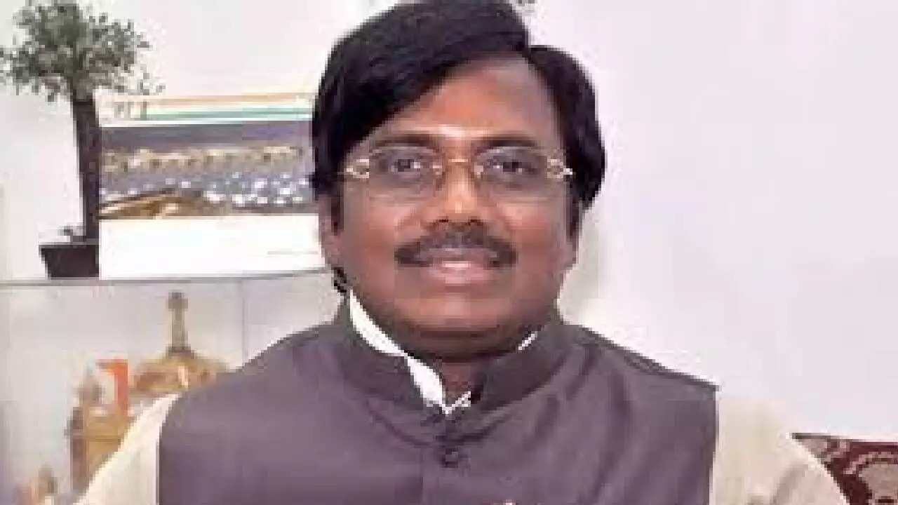 No political struggle in KCR family but only fight over assets: Vivek