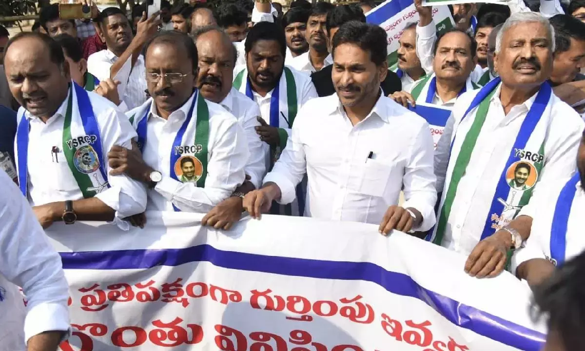 YSRCP MLAs disrupt Governors address in AP
