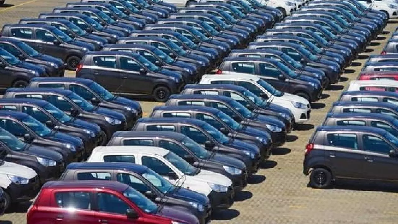 Passenger vehicle dispatches in fast lane in Jan, says SIAM