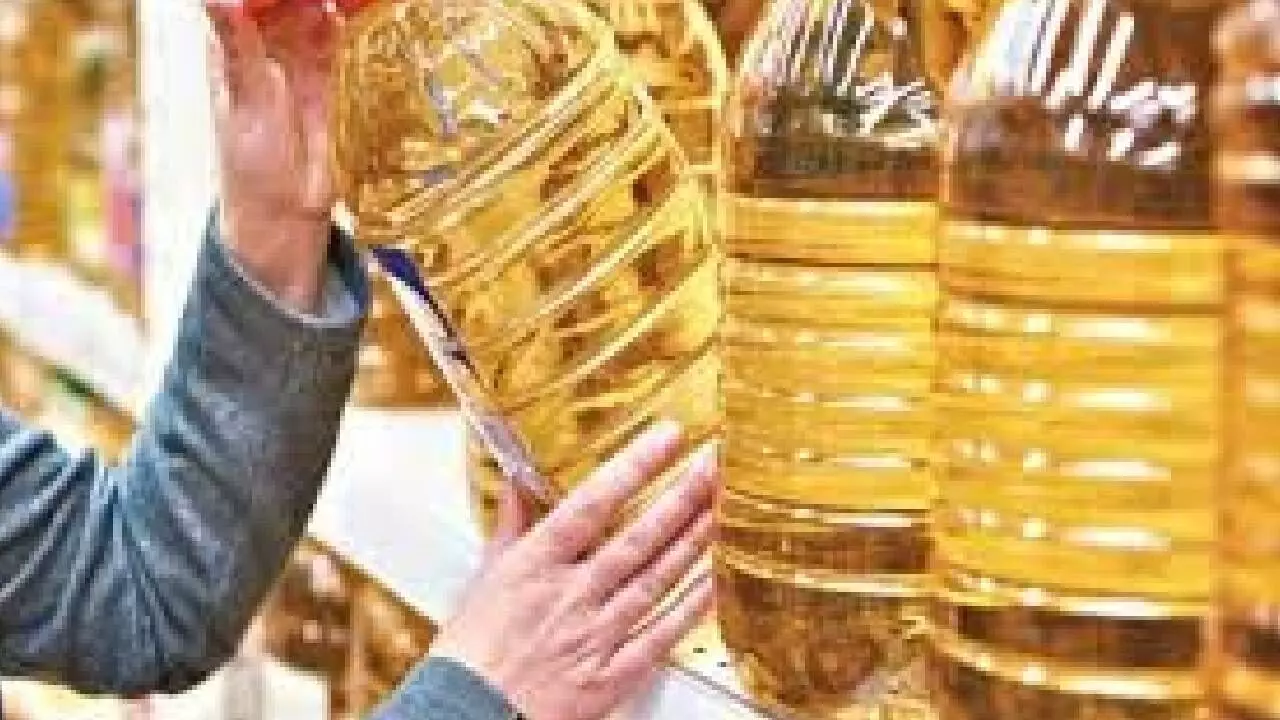 Indias vegetable oil imports drop by 2% Indias vegetable oil imports drop by 2%