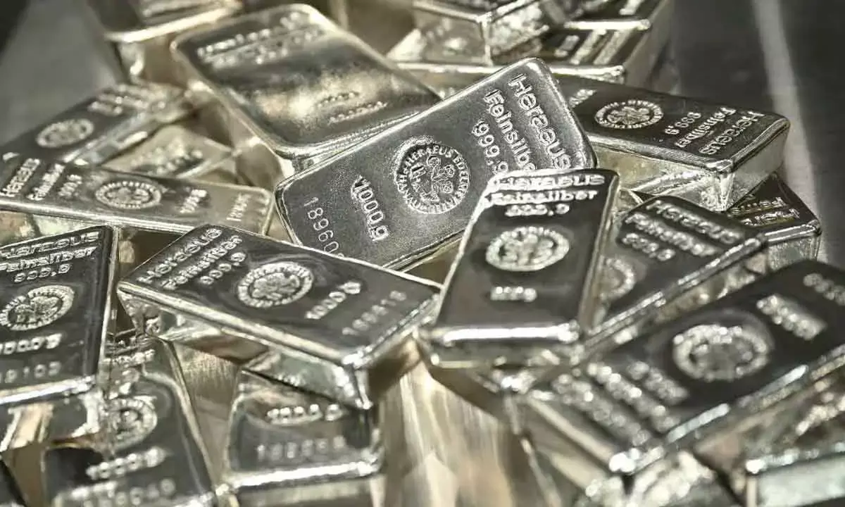 Silver plummets nearly 2% in futures trade