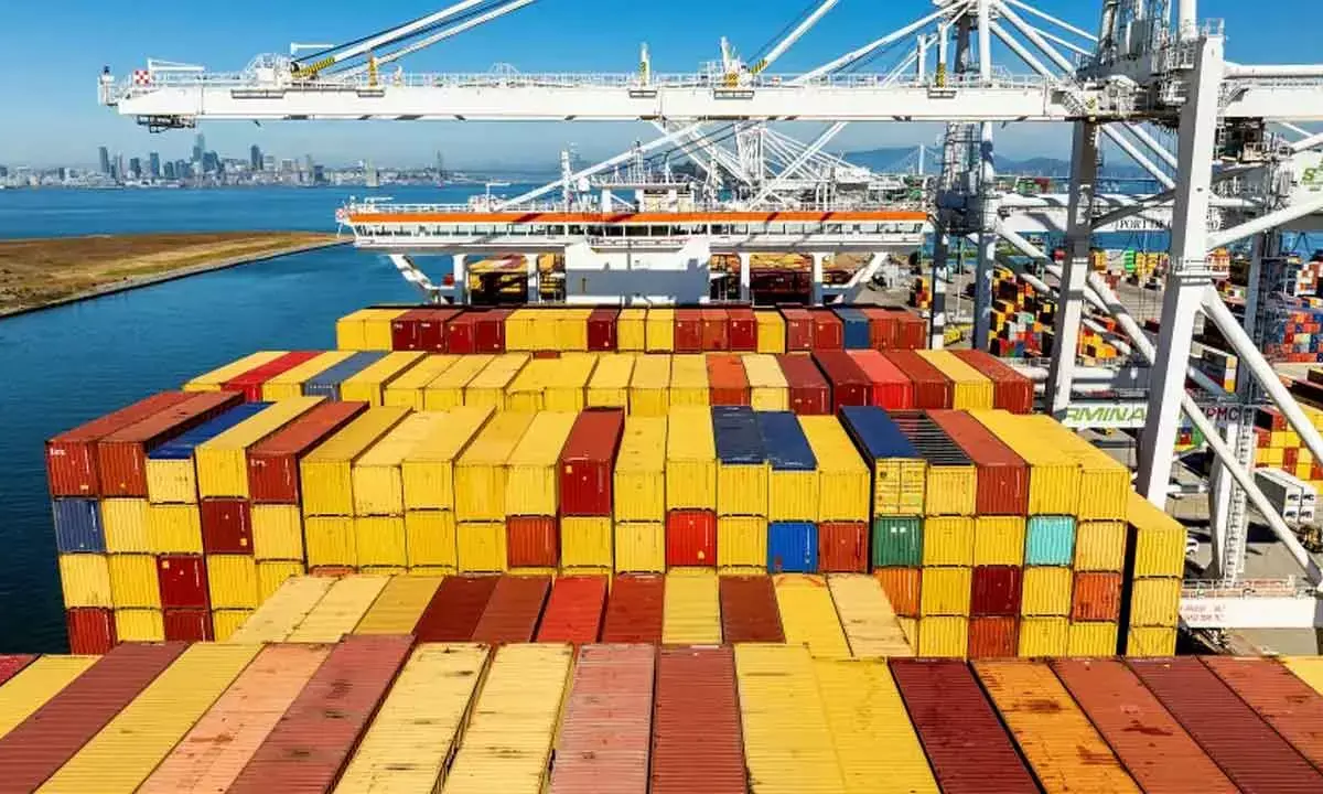 US trade deficit slipped to $901 billion last year