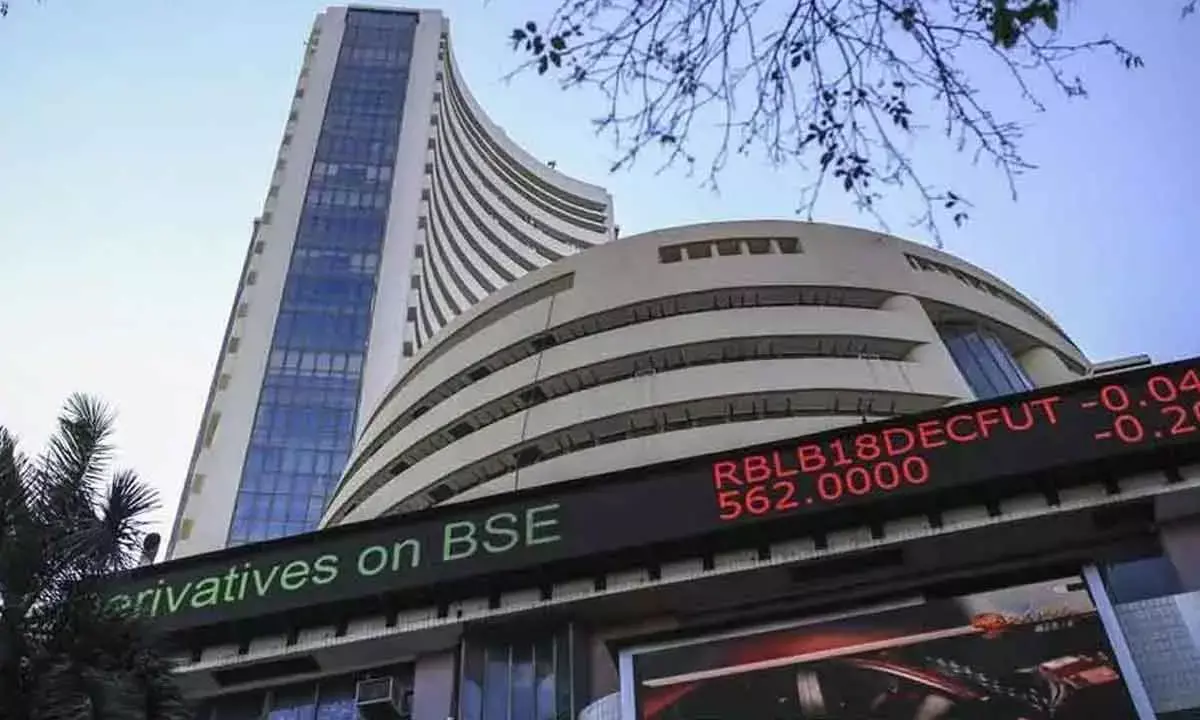 Bulls on the defensive: Technical resistance looms as global cues sour