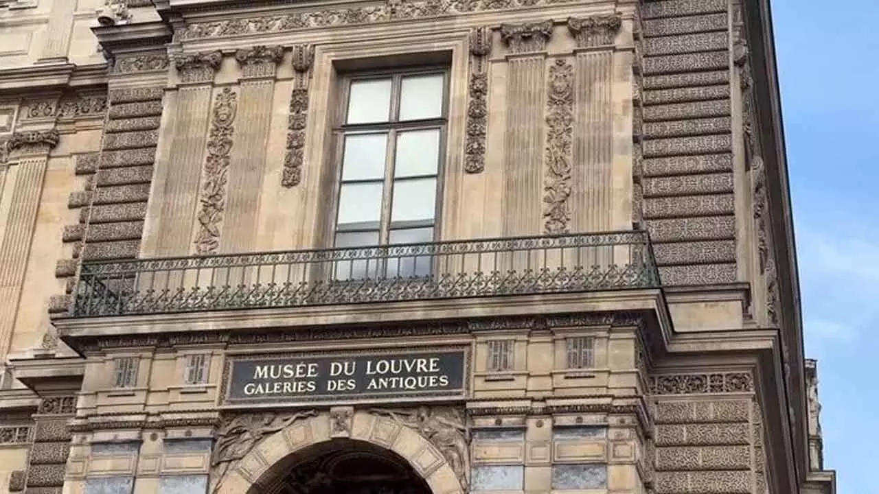 Louvre needs new momentum, says Macron after museum director’s resignation Louvre needs new momentum, says Macron after museum director’s resignation