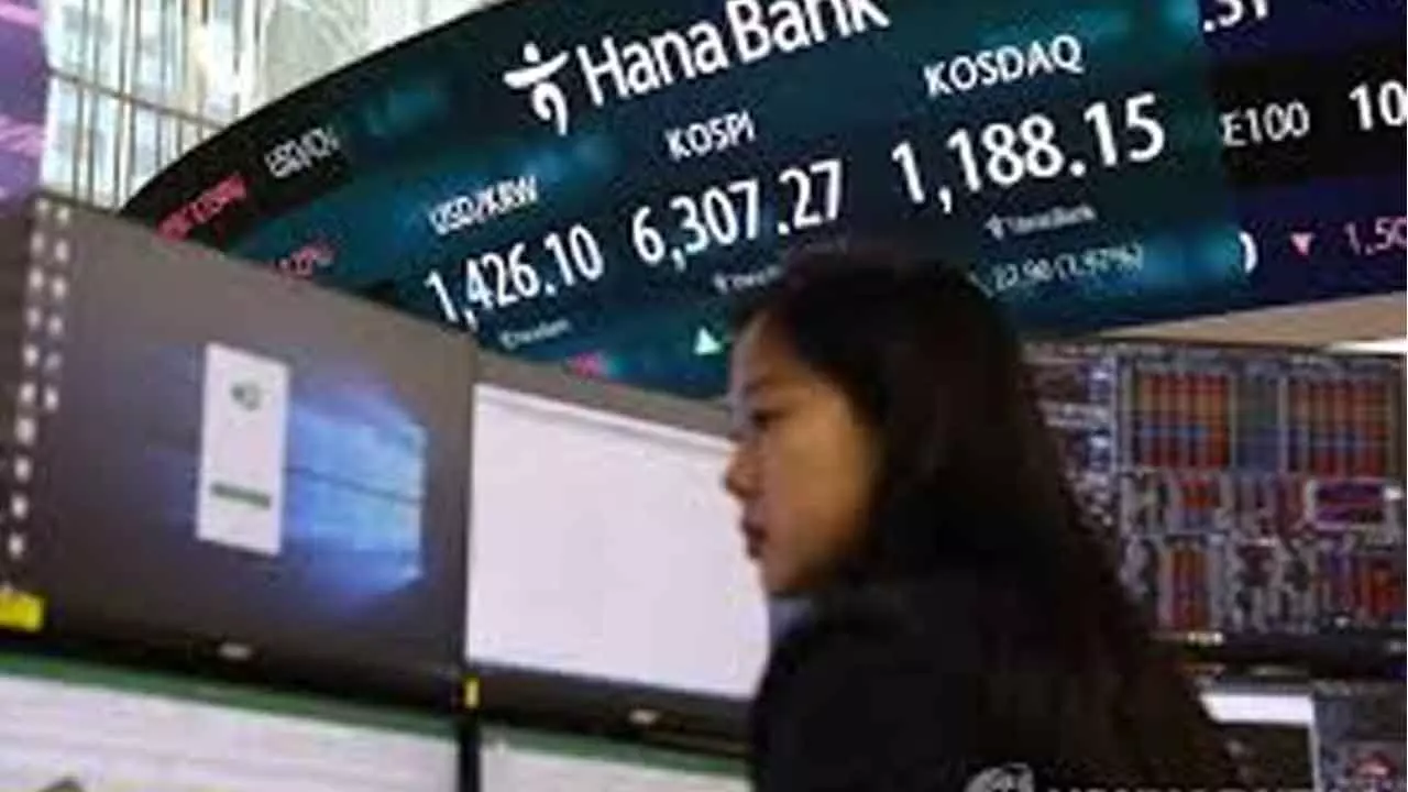 Seoul shares continue record-breaking rally to close above 6,300 Seoul shares continue record-breaking rally to close above 6,300