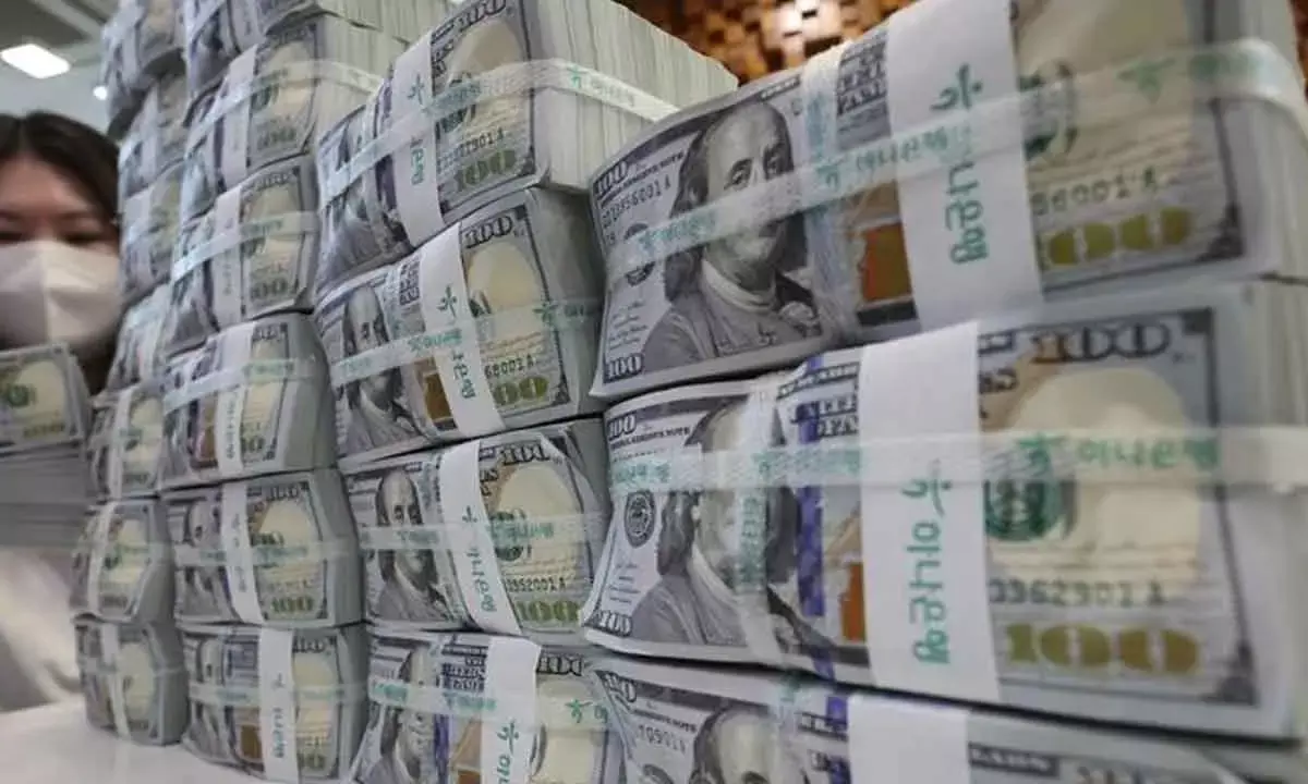 Foreign currency deposits in South Korea fall for 1st time in 3 months