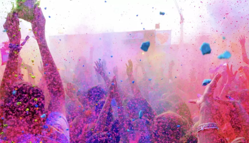 Holi in 4K: Mastering motion and colour on iPhone 17 Pro