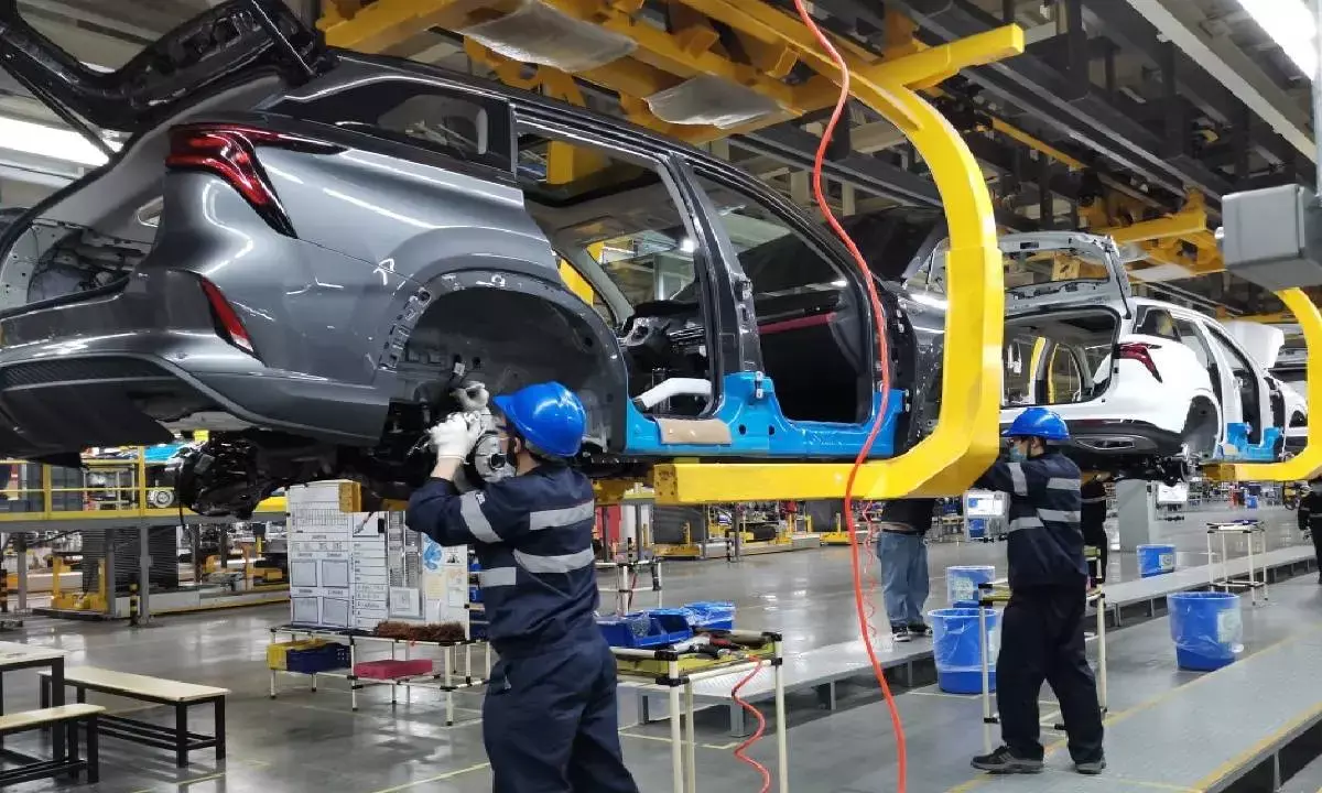 Chinas factory activity slips to 4-month low in Feb