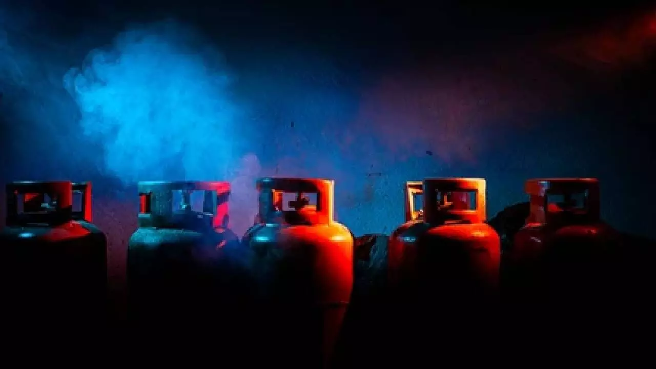 Oil ministry sets up panel as LPG shortage hits hospitality sector