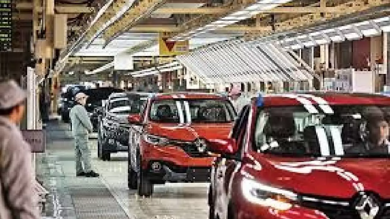Auto sales in China drop by 34.2% due to weak demand Auto sales in China drop by 34.2% due to weak demand
