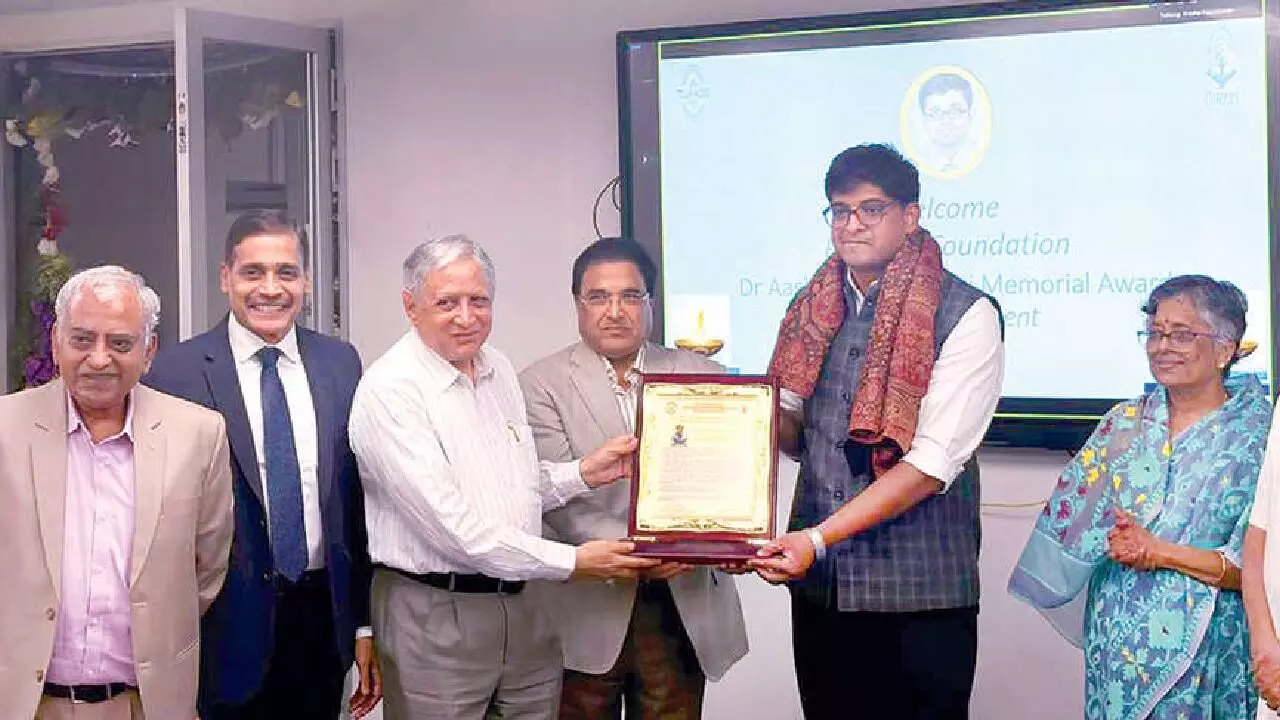 PRASHO fetes AIIMS neurologist with Gudlavalleti memorial award