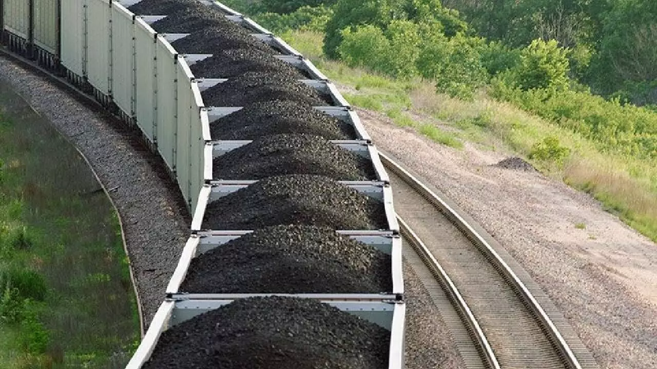 Huge stocks help India to reduce coal imports by 8.5% in Feb